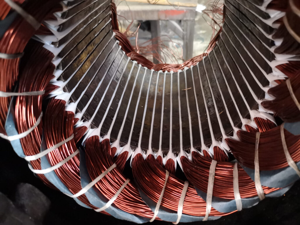 Stator industriel de moteur electrique avec bobinages isoles